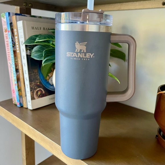 Stanley Adventure Quencher Coal 40 Oz Travel Tumbler Cup Mug Greyish Color - Picture 2 of 4